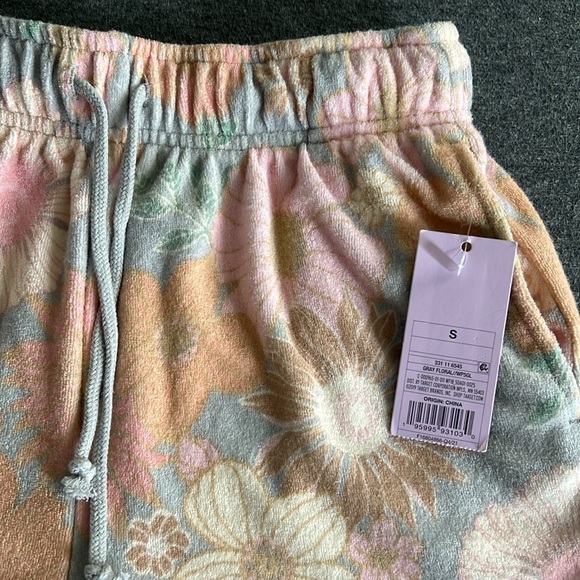 💋3/$10💋NWT Wild Fable Floral Towel Shorts Size Small High Rise - Picture 3 of 5